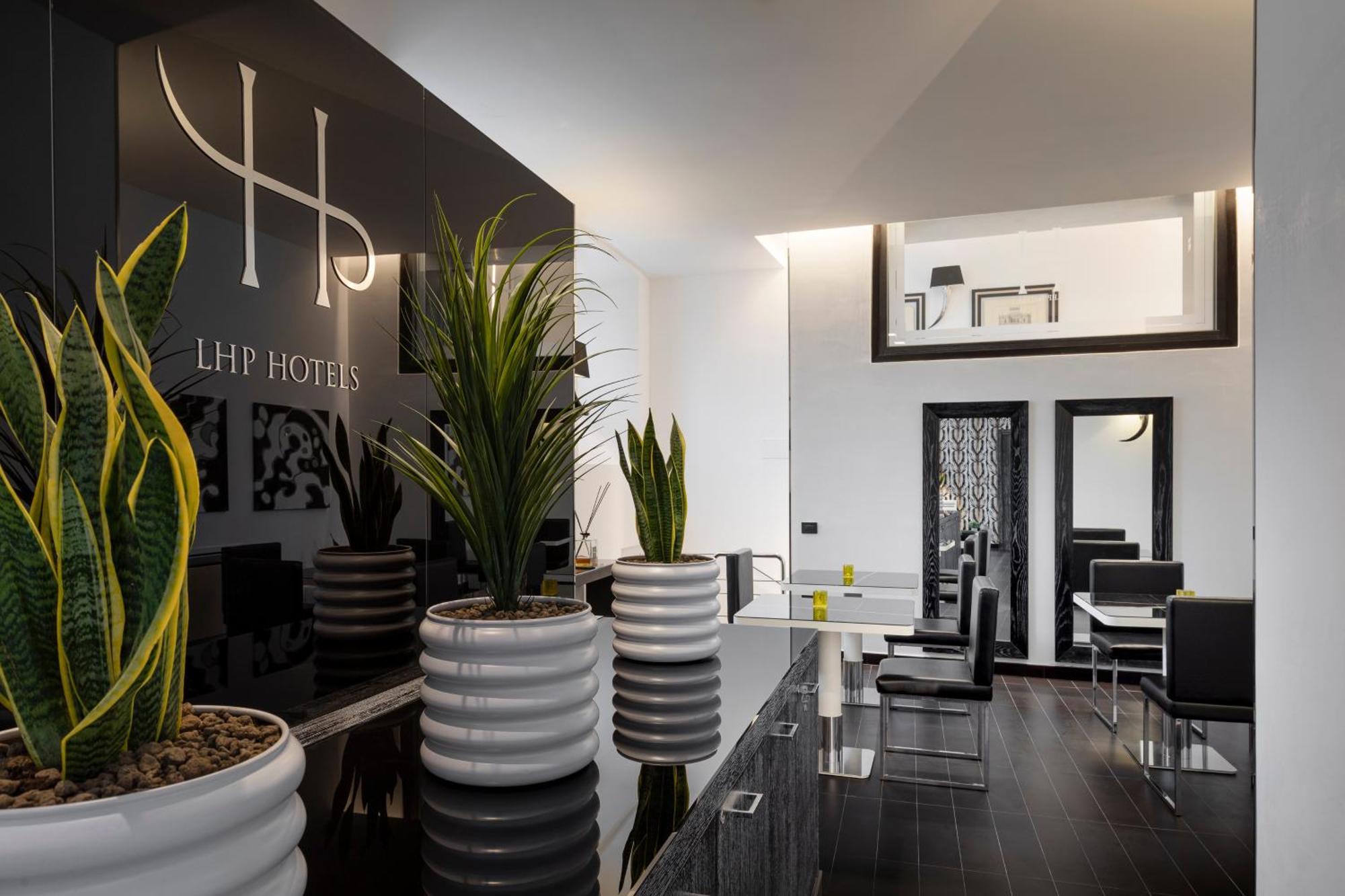 Hotel Lhp River Club