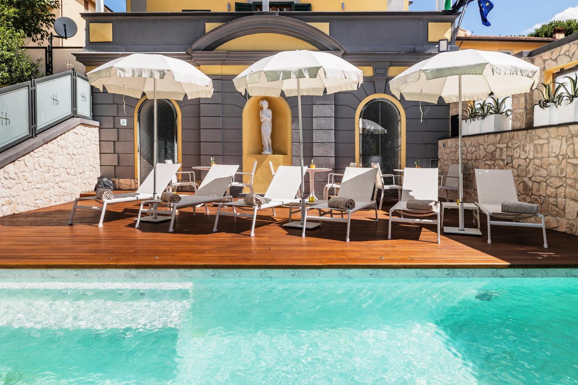 Lhp River Club Hotel 5*